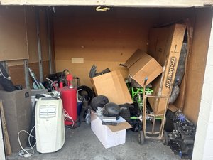 10 x 10 storage unit in Carson, CA