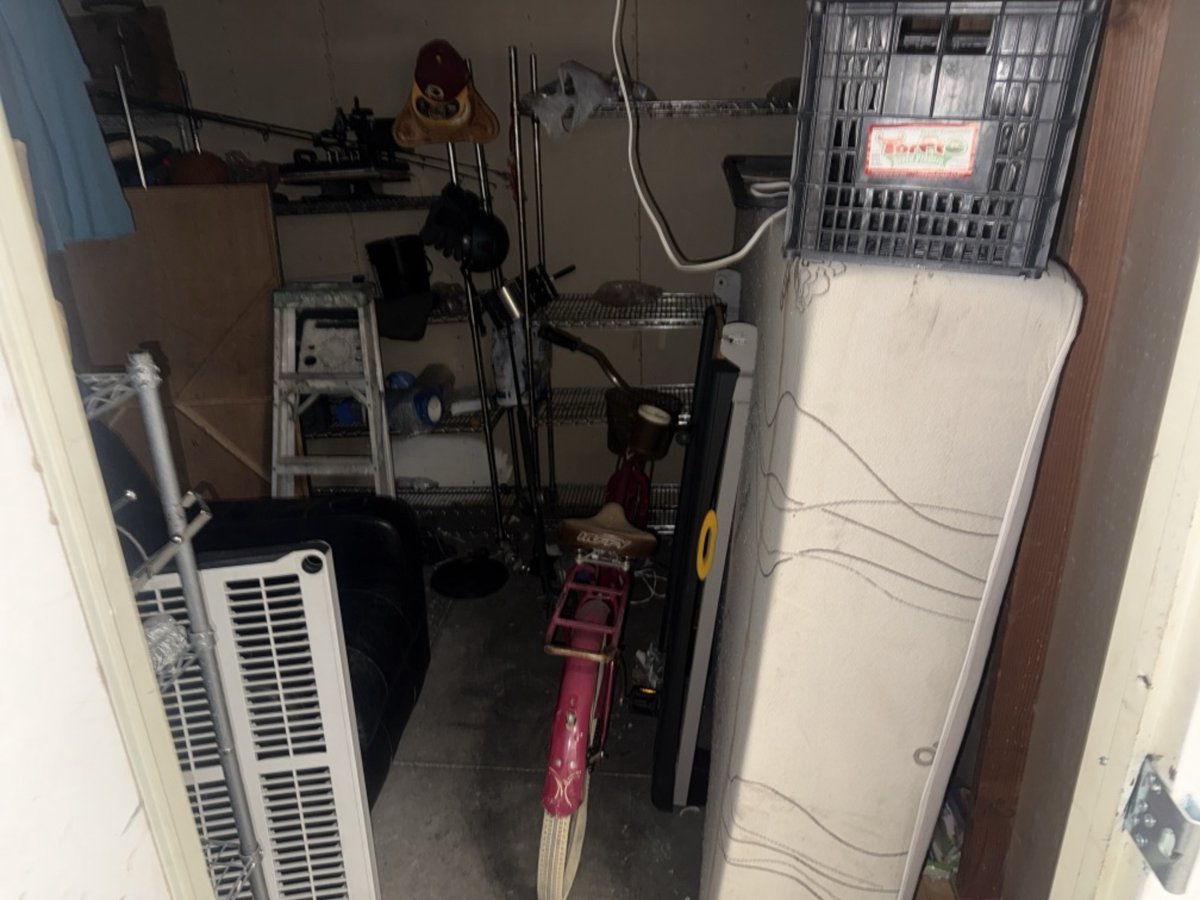 10 x 15 storage unit in Harbor City, CA