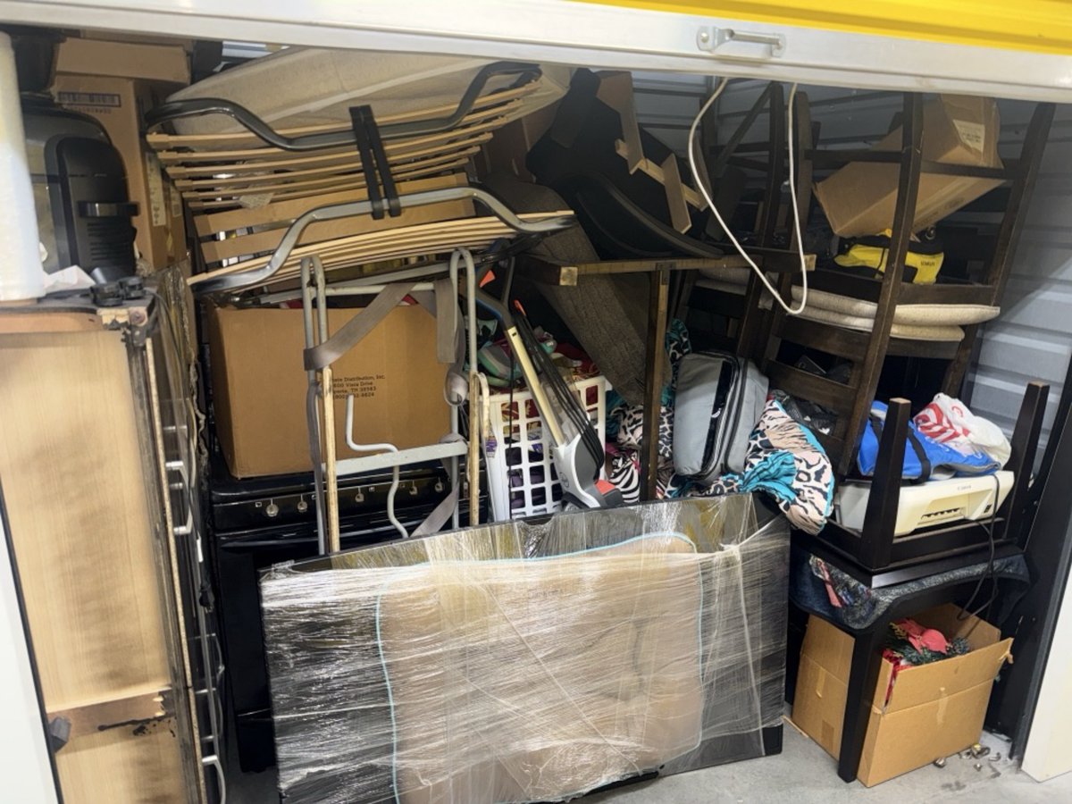 8 x 10 storage unit in Paramount, CA