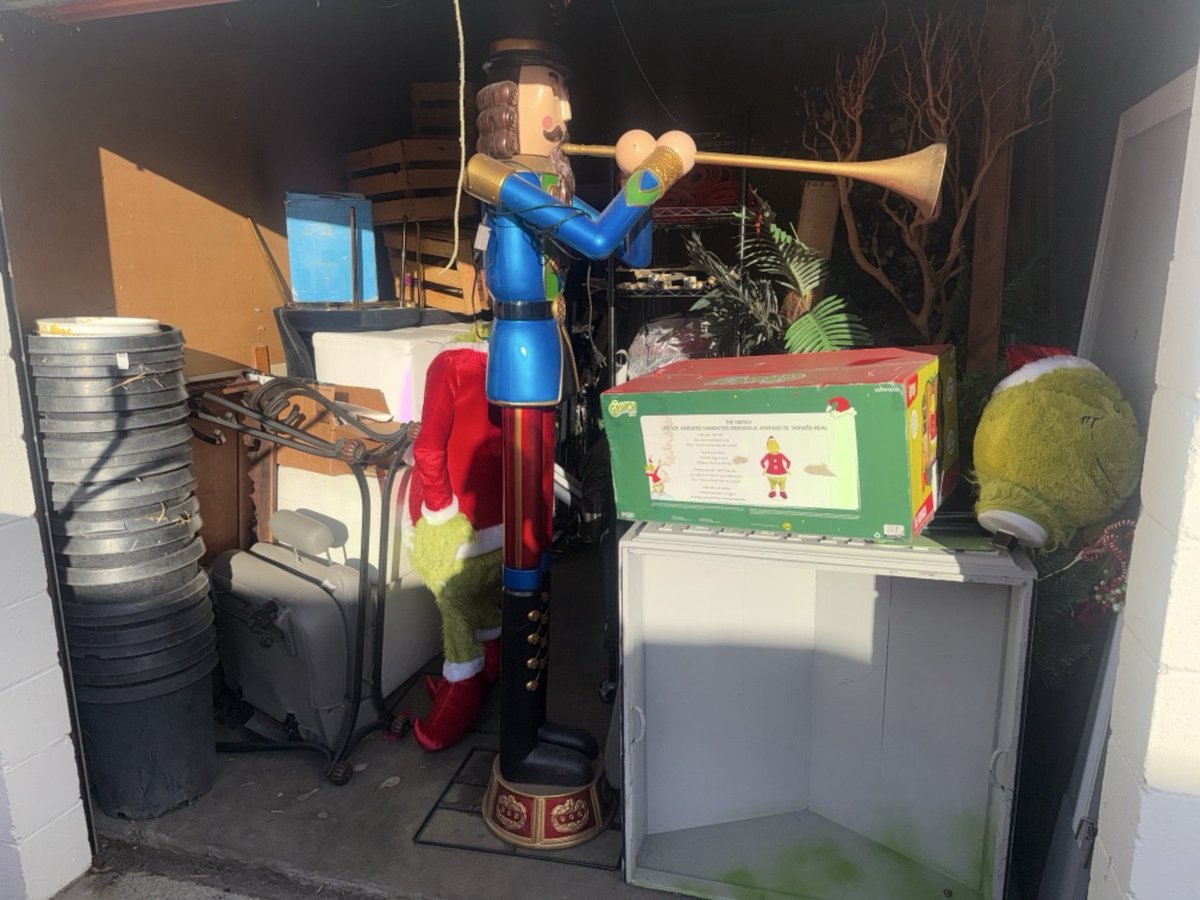 10 x 15 storage unit in Carson, CA