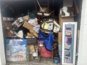 10 x 10 storage unit in Carson, CA