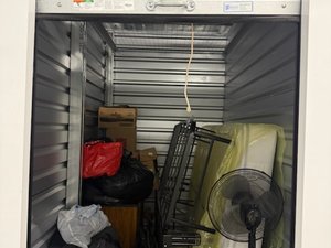 5 x 10 storage unit in Long Beach, CA