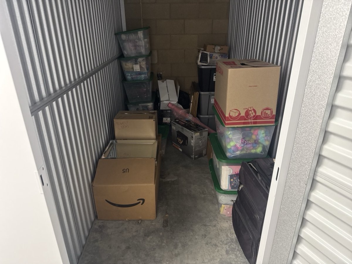 5 x 10 storage unit in Compton, CA