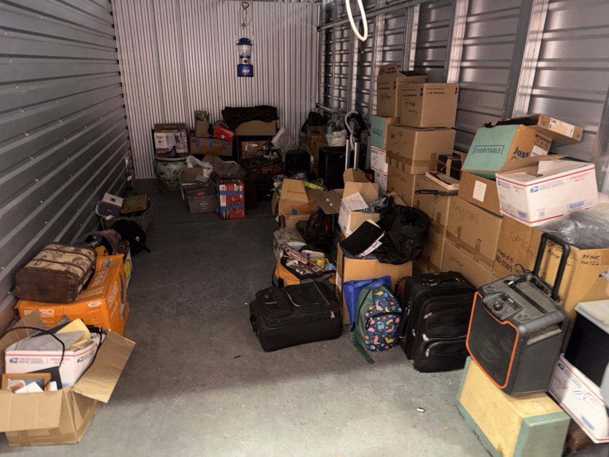 10 x 20 storage unit in Compton, CA