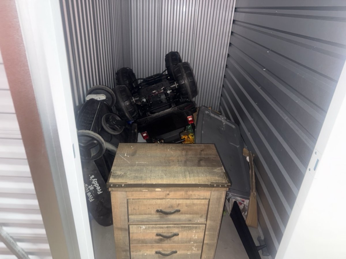 5 x 10 storage unit in Compton, CA