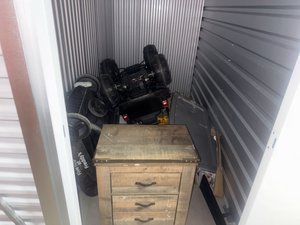5 x 10 storage unit in Compton, CA