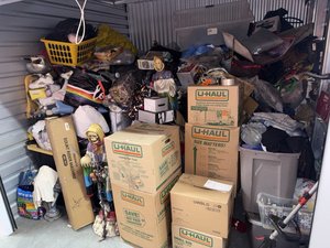 10 x 10 storage unit in Compton, CA