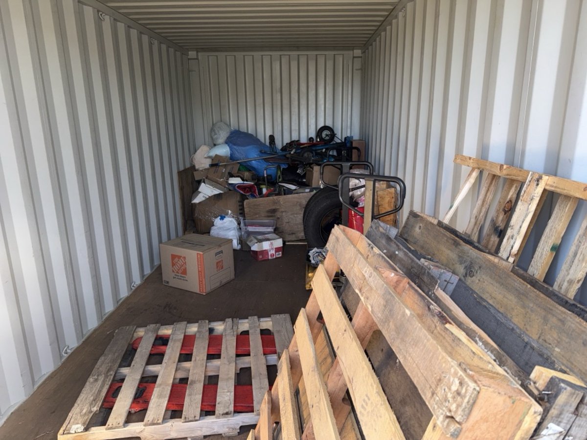 8 x 20 storage unit in Paramount, CA
