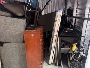 10 x 10 storage unit in Compton, CA