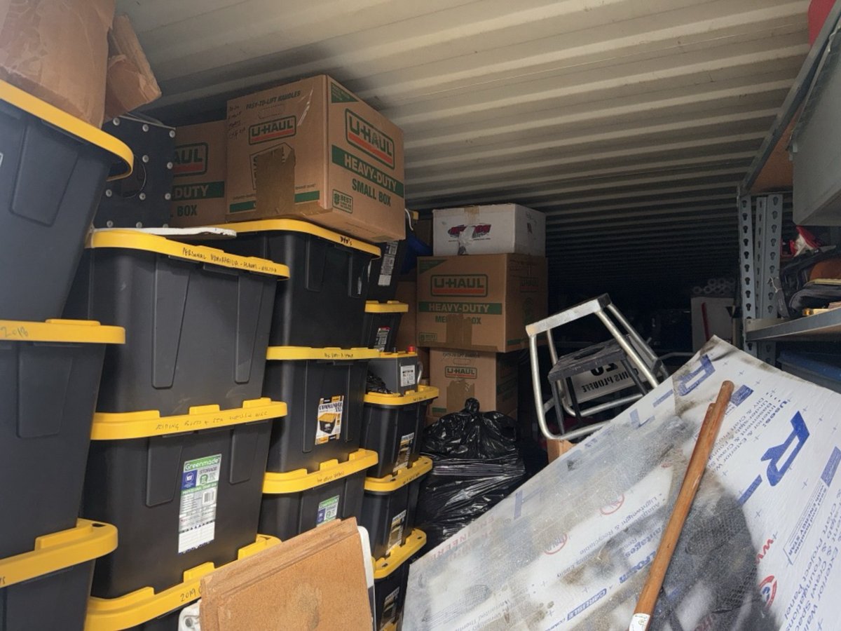 8 x 30 storage unit in Paramount, CA