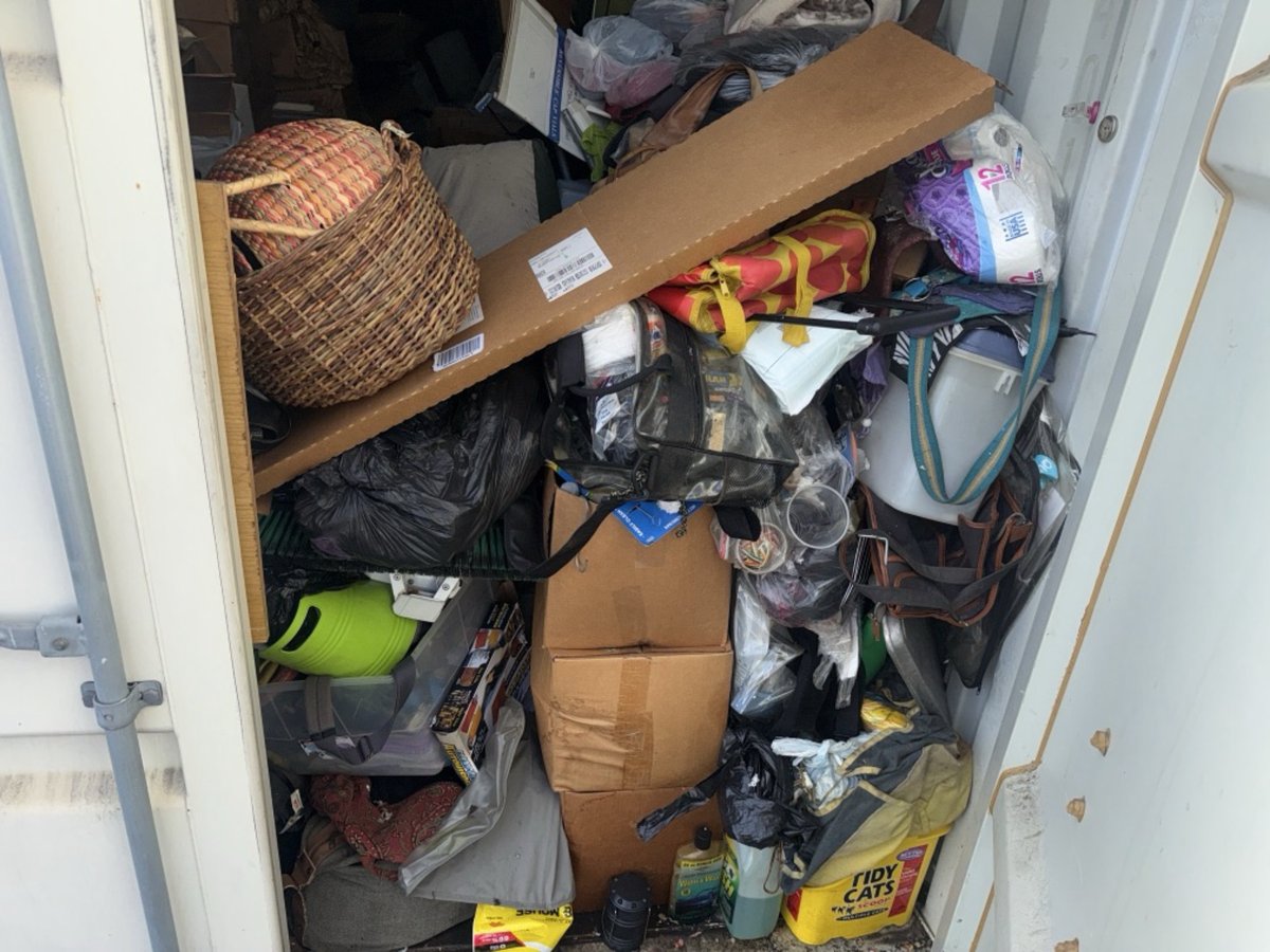 8 x 40 storage unit in Paramount, CA