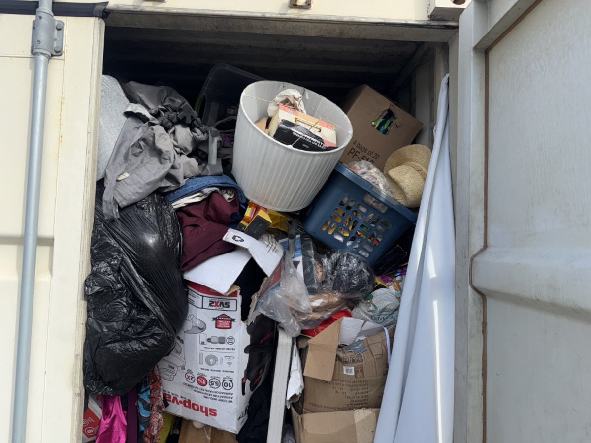 8 x 40 storage unit in Paramount, CA