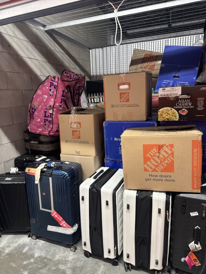 10 x 10 storage unit in Cupertino, CA