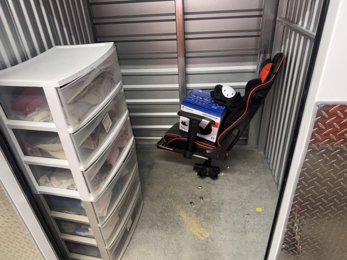 5 x 5 storage unit in Compton, CA