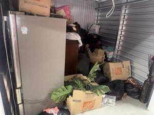 10 x 10 storage unit in Compton, CA
