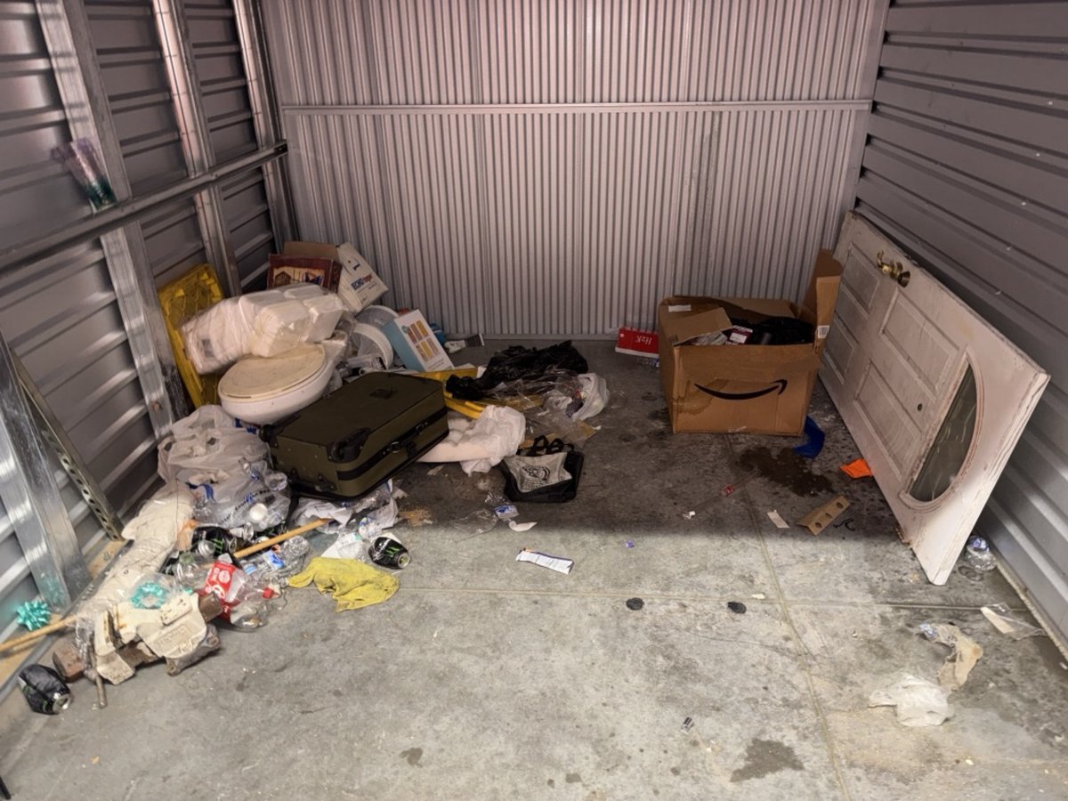 10 x 10 storage unit in Compton, CA