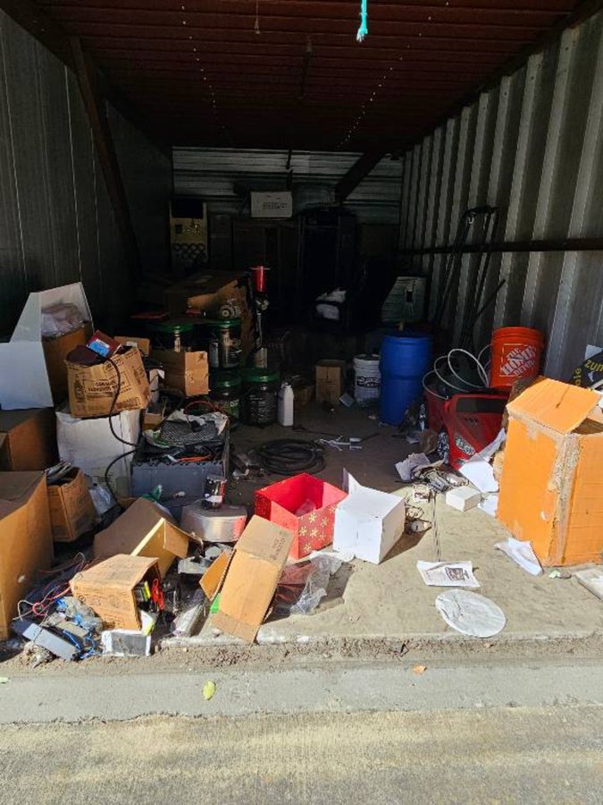 10 x 20 storage unit in Sacramento, CA