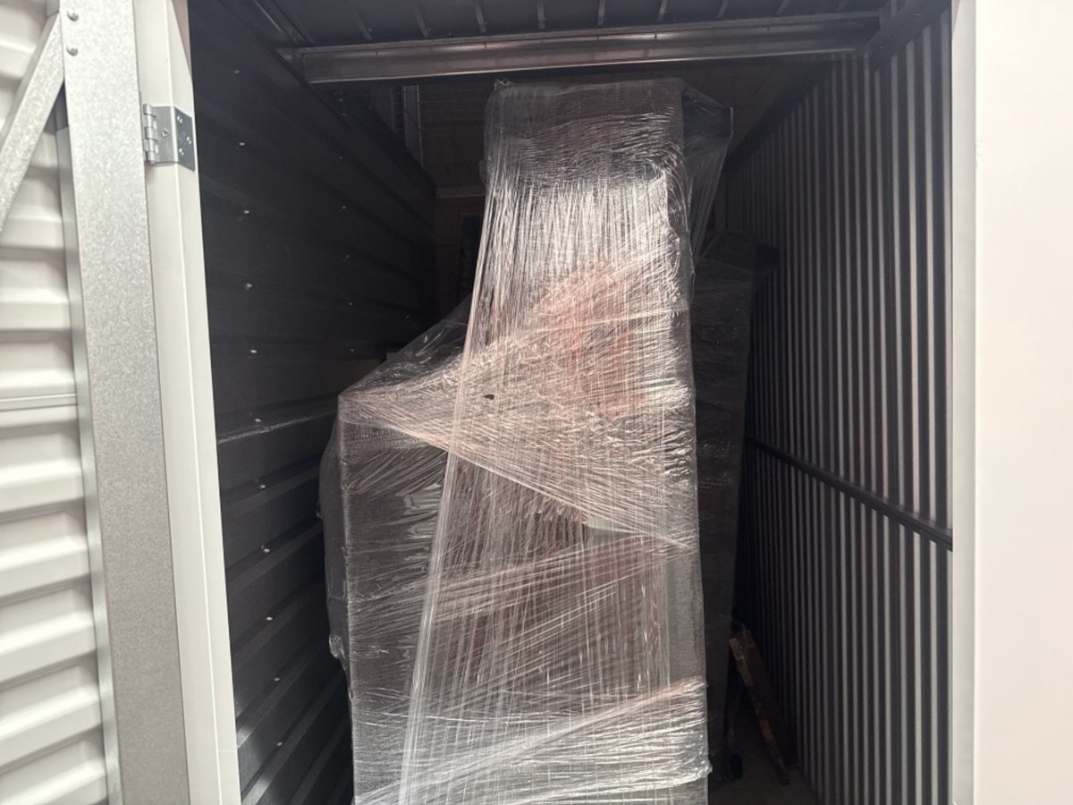 5 x 10 storage unit in Compton, CA