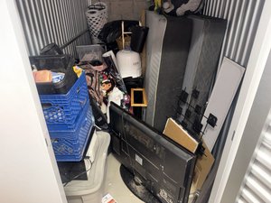 5 x 10 storage unit in Compton, CA