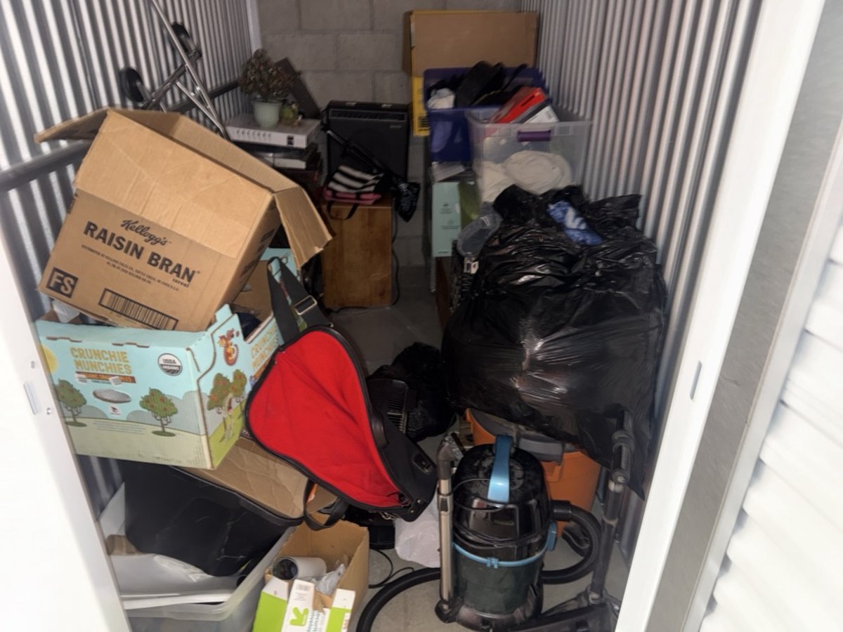 5 x 10 storage unit in Compton, CA