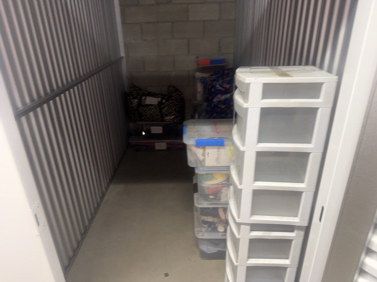 5 x 10 storage unit in Compton, CA