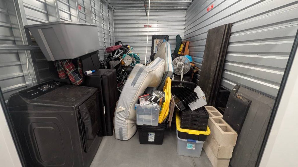 10 x 15 storage unit in Irvine, CA