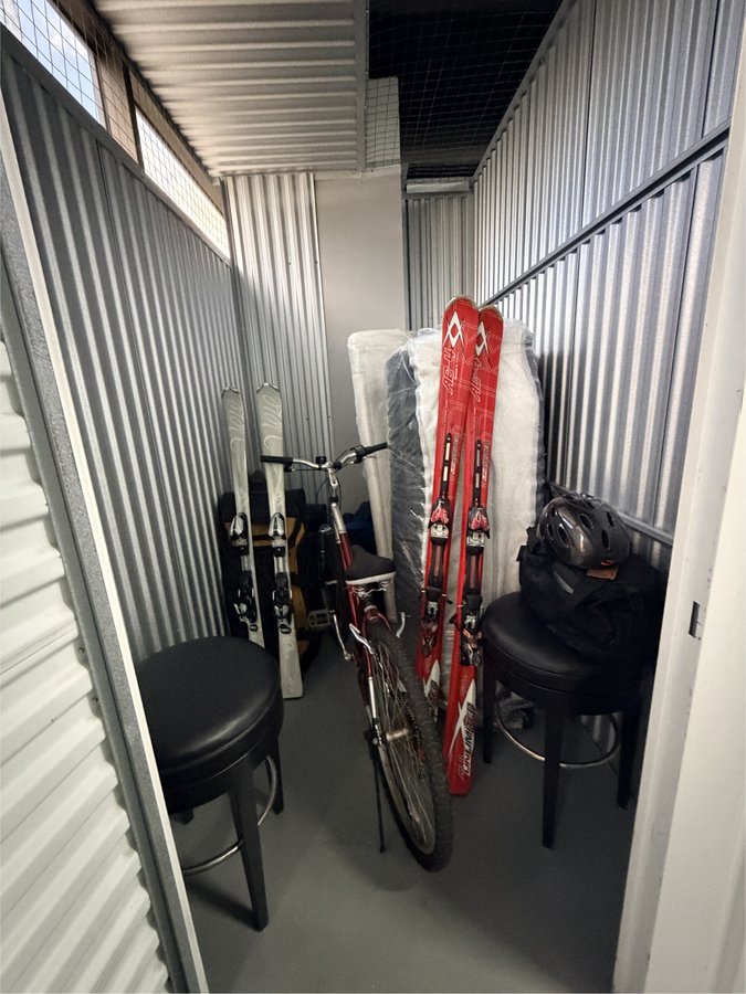 5 x 7 storage unit in Los Angeles, CA