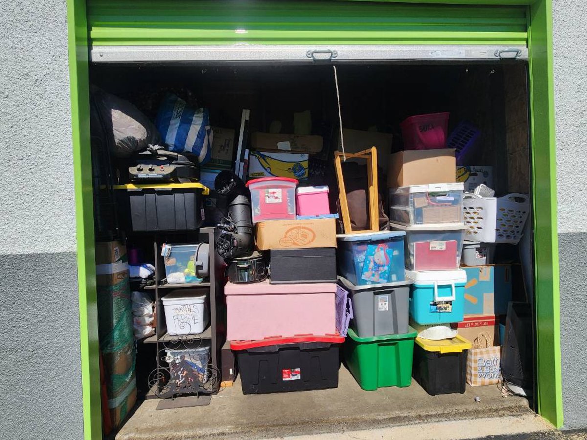 10 x 5 storage unit in Pomona, CA