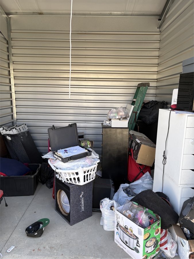 10 x 10 storage unit in Reedley, CA