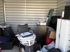 10 x 10 storage unit in Reedley, CA