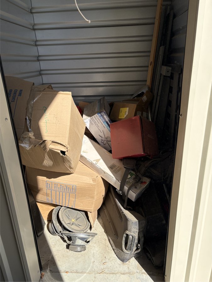 5 x 5 storage unit in Reedley, CA
