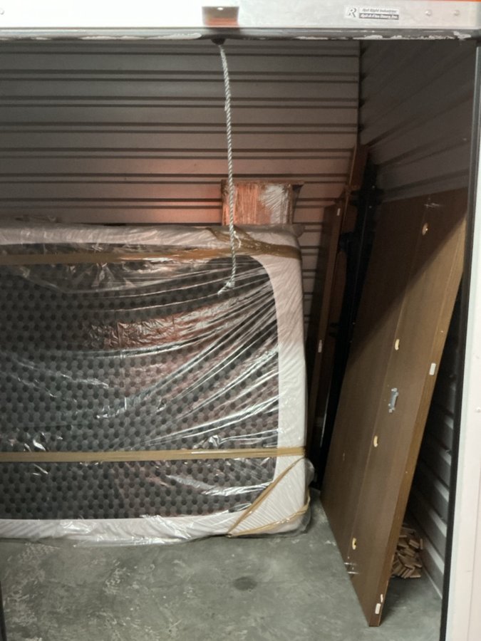 10 x 7 storage unit in San Diego, CA
