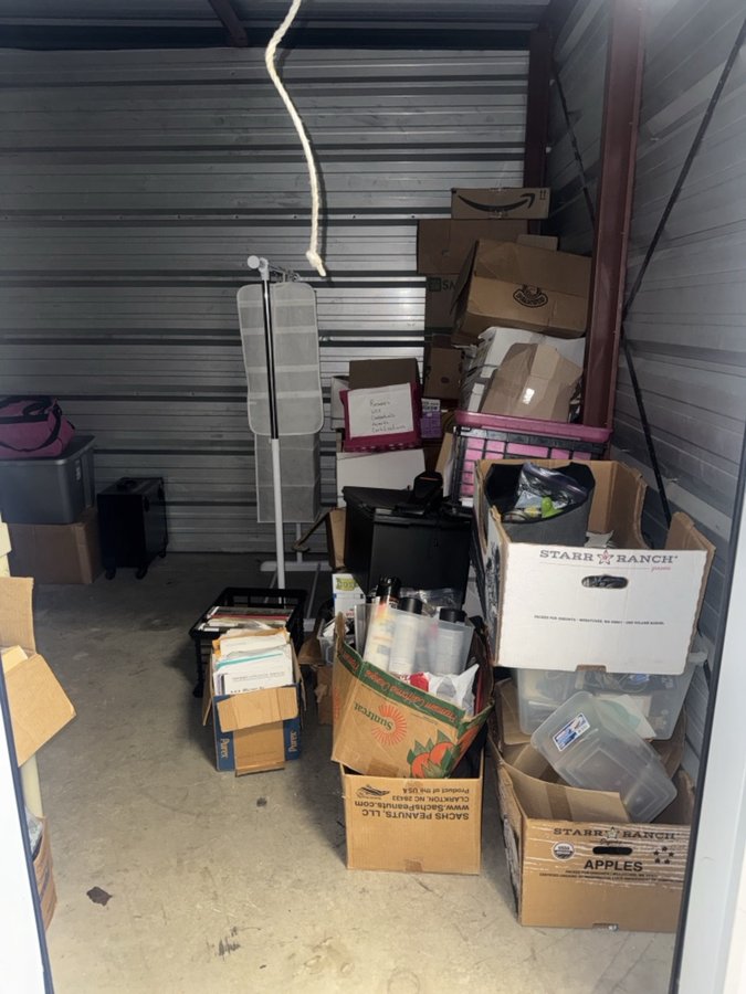10 x 10 storage unit in Tracy, CA
