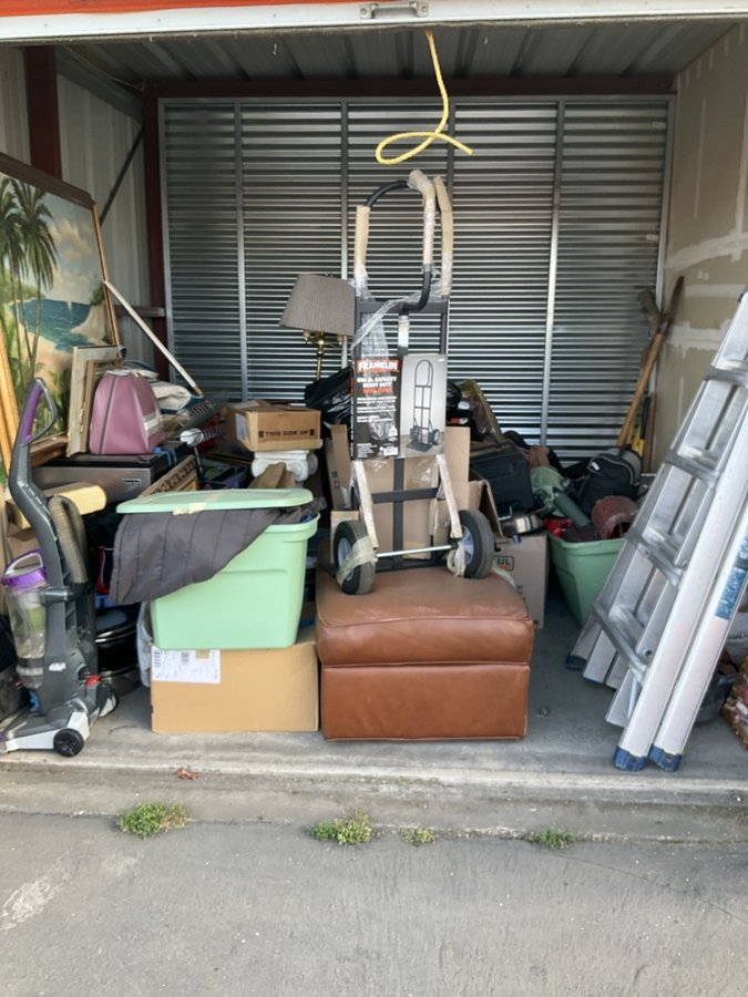 10 x 10 storage unit in Tracy, CA
