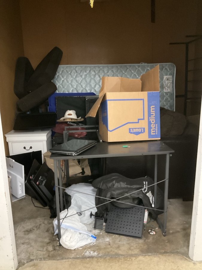 10 x 10 storage unit in Modesto, CA