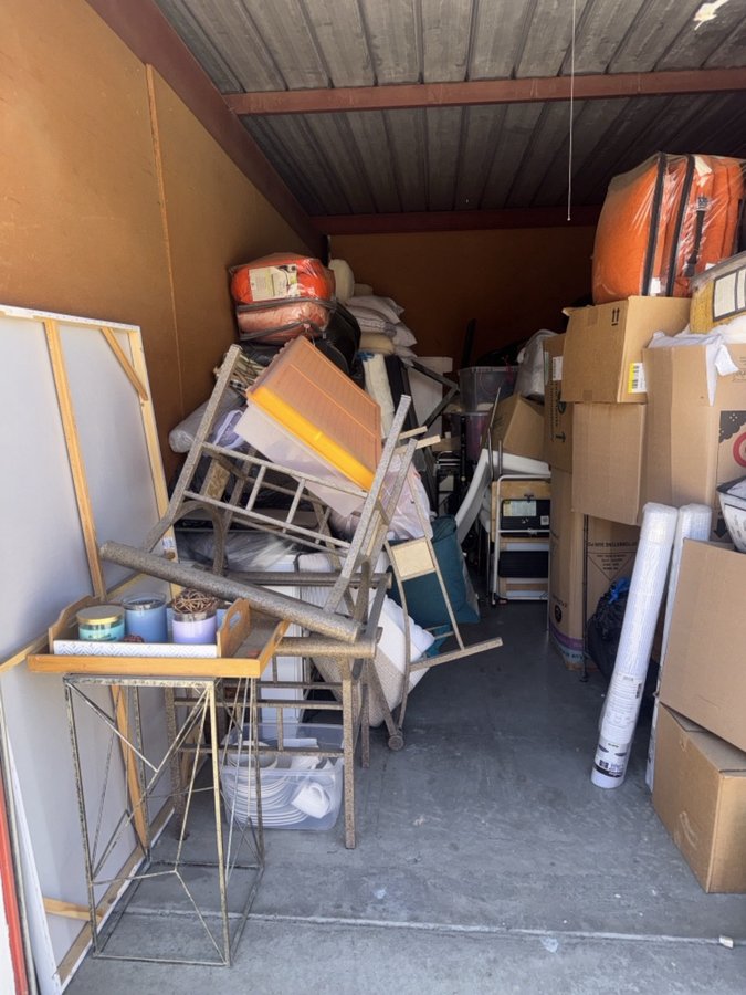 10 x 20 storage unit in Tracy, CA