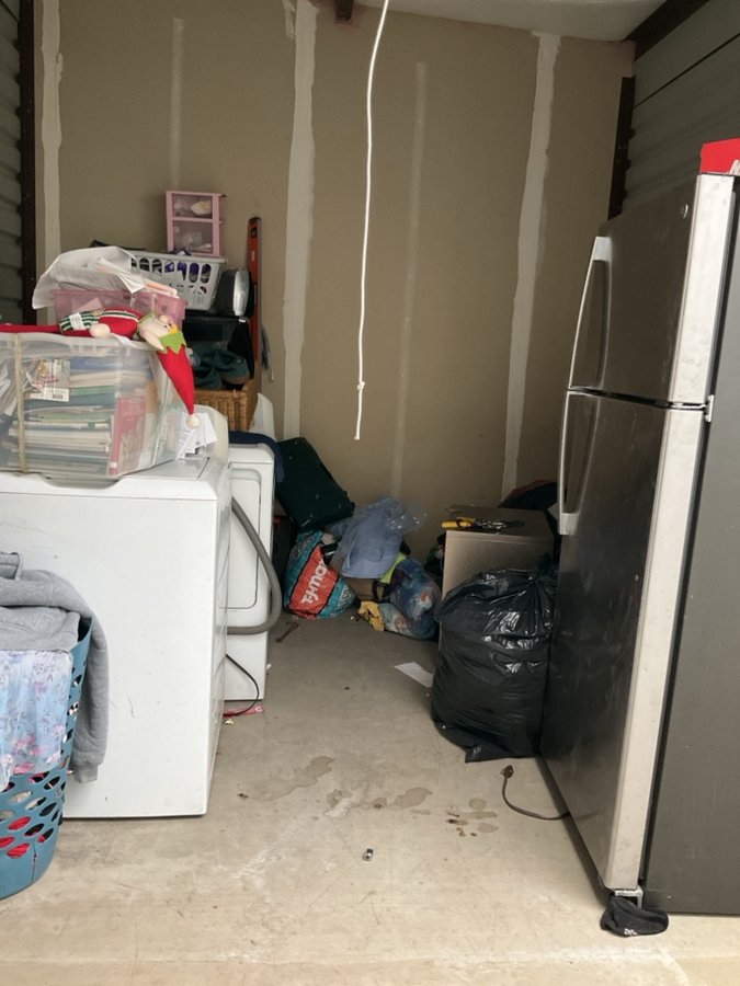 10 x 10 storage unit in Escalon, CA