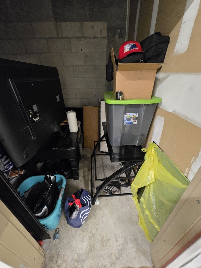 7 x 8 storage unit in Oakland Park, FL
