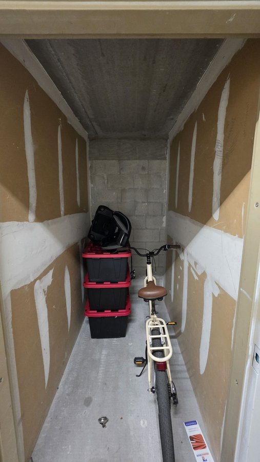 4 x 7 storage unit in Oakland Park, FL