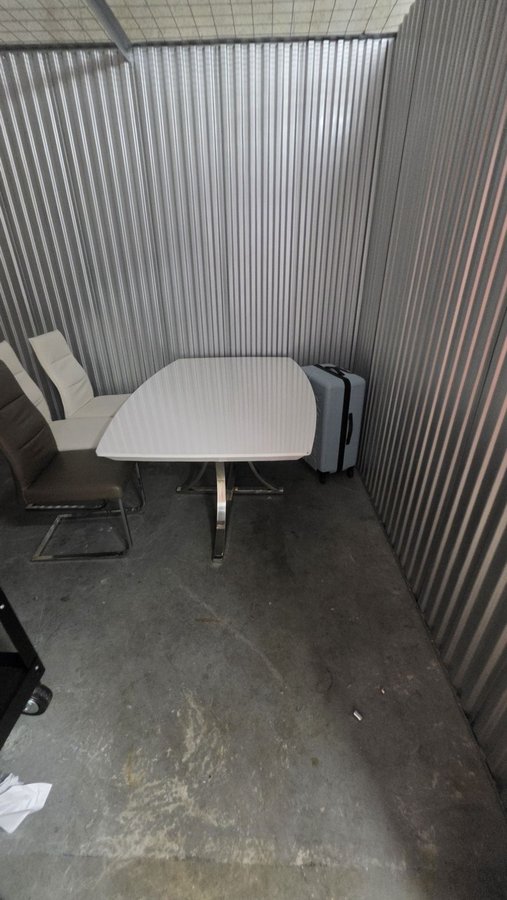 10 x 9 storage unit in Oakland Park, FL