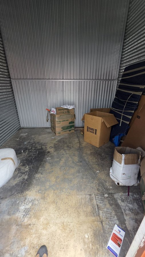 10 x 11 storage unit in Oakland Park, FL
