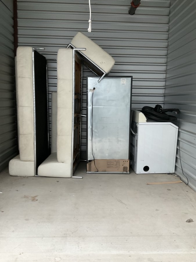 10 x 10 storage unit in Ceres, CA