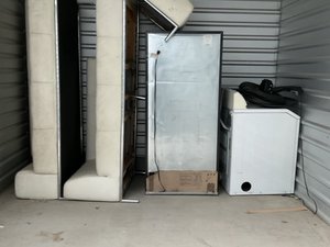 10 x 10 storage unit in Ceres, CA