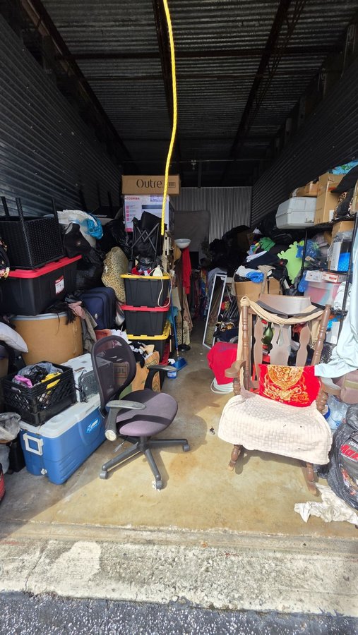 11 x 23 storage unit in Oakland Park, FL