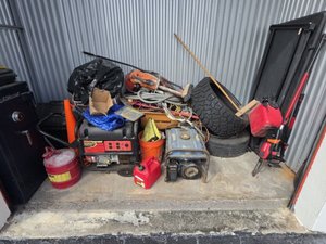 10 x 5 storage unit in Oakland Park, FL