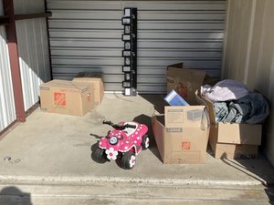 10 x 10 storage unit in Ceres, CA