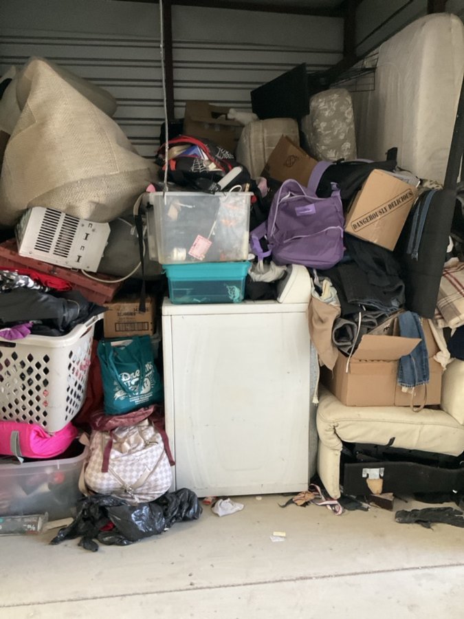 10 x 10 storage unit in Ceres, CA