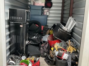 5 x 10 storage unit in Ceres, CA
