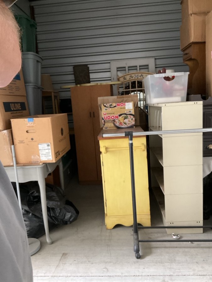 10 x 10 storage unit in Ceres, CA