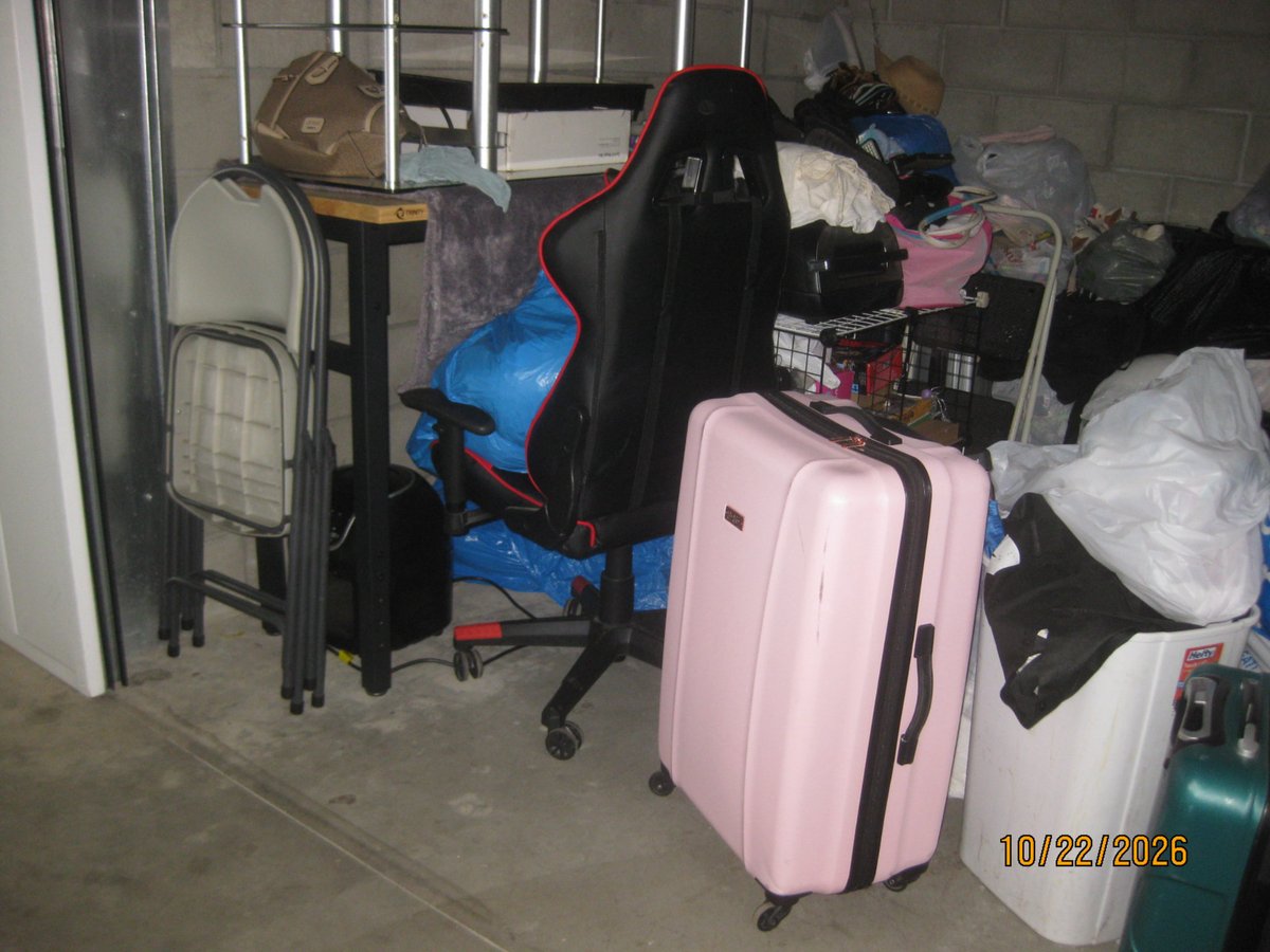 10 x 10 storage unit in Van Nuys, CA